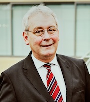 Der Chef der Stadtwerke Bochum, Bernd Wilmert, gibt im Jahr 2015 sein Amt ab