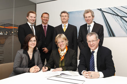 Vertragsunterzeichnung zwischen der Stadt Wolfsburg und SAP.