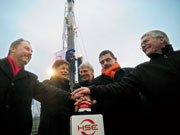 Per Knopfdruck startet die erste geothermische Tiefenbohrung in Hessen.