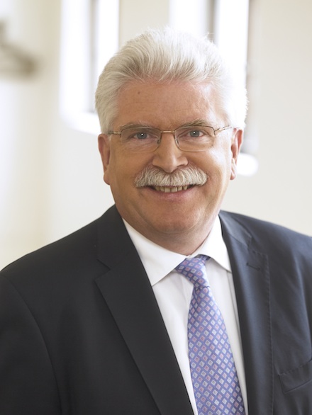 Bayerns Wirtschaftsminister Martin Zeil: „Stationäre Energiespeicher sind zentral für unsere innovationsorientierte Energiepolitik.“