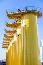 Transitionpieces für den Windpark DanTysk verbinden Fundamente und Windkraftanlagen.