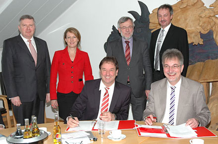 Rheinland-Pfalz schließt sich der Entwicklungsgemeinschaft von Hessen und Hamburg im Bereich Kfz-Wesen an.