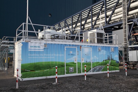 Power-to-Gas-Versuchsanlage in Niederaußem: Mit Technologie von Siemens soll bisher ungenutzter Wind- oder Solarstrom in Wasserstoff umgewandelt werden.