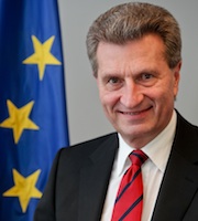 EU-Energiekommissar Günther Oettinger sprach mit DStGB und VKU über Chancen einer gemeinsamen europäischen Energiepolitik.