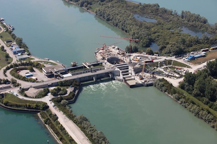 Nach vier Jahren Einbauzeit ist die fünfte Maschine im Rheinkraftwerk Iffezheim im kommerziellen Betrieb.