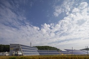 Im Bioenergiedorf Büsingen decken solarthermische Kollektoren die sommerliche Grundlast.