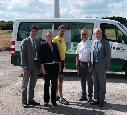 Vertreter der Projektpartner bei der Vorabbesichtigung der Windkraftanlagen im Bayerischen Odenwald bei Neunkirchen. 