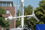 Eine neue Mikrowindanlage auf dem Dortmunder Stadthaus liefert Strom für die Elektrofahrzeuge der Kommune.