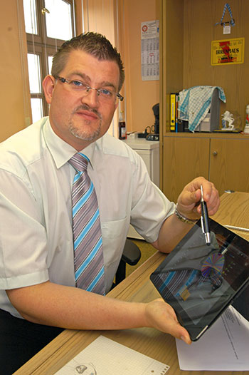 In der Gemeinde Wellheim hat der Bürgermeister die kommunalen Kennzahlen griffbereit auf dem iPad.