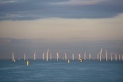 Offshore-Windpark Gwynt y Môr vor Nordwales: Von geplanten 160 Windkraftanlagen ist die erste in Betrieb genommen worden – der Rest soll 2014 folgen. 