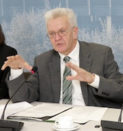 Ministerpräsident Winfried Kretschmann stellte in einer Regierungspressekonferenz in Stuttgart das Positionspapier von Baden-Württemberg und Bayern zur Umsetzung der Energiewende vor. 