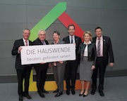 Ein breites Bündnis aus Politik und Wirtschaft startet die Informationskampagne „Die Hauswende“.