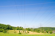Lagegenau informiert Geodatendienstleister Digital Data Services darüber, wie Stromleitungen in Europa und Nordamerika verlaufen.