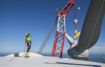 Bau eines Offshore-Parks: Windenergie deckte 2013 rund acht Prozent des deutschen Strombedarfs.