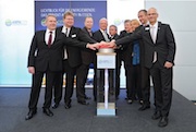 RWE hat das weltweit längste Supraleiterkabel offiziell in das Essener Stromnetz integriert und damit erstmalig in den realen Betrieb genommen.