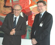 Die Vorstandsvorsitzenden der Unternehmen Schleupen und AKDB freuen sich über die gelungene Zusammenarbeit.