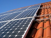 Der Wirtschaftsausschuss des Bundestags hat der einheitlichen Belastung der Eigenstromerzeugung aus erneuerbaren Energien zugestimmt.