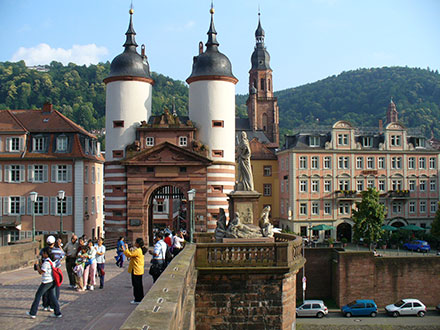 Social-Media-Ranking: Heidelberg dank aktiv bespielter Tourismus-Informationsseiten auf Facebook in den Top 10.