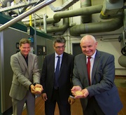 Im Freiburger Stadtteil Landwasser ist ein innovatives Holzervergaser-Blockheizkraftwerk in Betrieb gegangen.