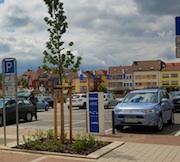 Auf dem Marktplatz der Stadt Eisenberg (Pfalz) können Elektromobilisten kostenlos Strom tanken.