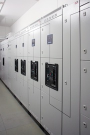 Die Klimatisierung des Server-Raums erfolgt über ein redundant aufgebautes Umluft-Klimasystem (UKS).