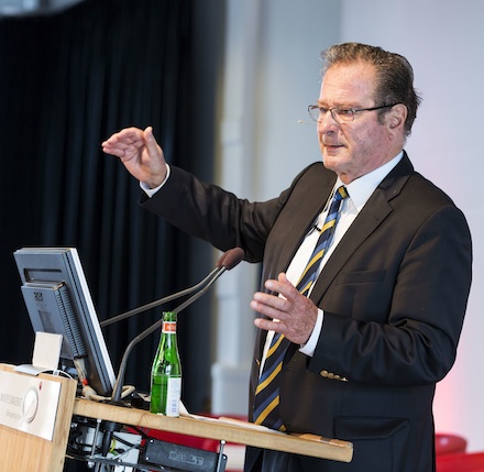 Der frühere Vizekanzler Dr. Klaus Kinkel eröffnete den Führungskräftekongress „Innovatives Management 2014“ in Lübeck.