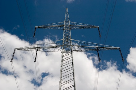 380-Kilovolt-Mast: Tennet verstärkt die Stromleitung Stade-Landesbergen.