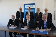 Vertragsunterzeichnung in München: Die KDVZ wird das Bürgerservice-Portal der AKDB in ihrem Verbandsgebiet künftig selbst betreiben.