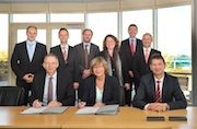 Mit der Vertragsunterzeichnung wird der Fernwärme-Liefervertrag zwischen den Stadtwerken Rostock und EnBW erneuert. 