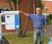 So wie Hansgeorg Molnar nutzen viele Angestellte auf dem Innopark in Kitzingen das   Ladesystem von Belectric Drive. 