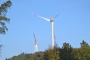 Die vier Windkraftanlagen auf dem Rödeser Berg sind errichtet. 
