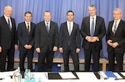 Die Vertreter der beteiligten Unternehmen bei der Vertragsunterzeichnung: Mainova und Gas-Union erwerben Anteile an der Westthüringen Beteiligungs GmbH.
