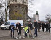 Spatenstich: Bad Homburgs Oberbürgermeister Michael Korwisi und Stadtwerke-Direktor Ralf Schroedter haben den Bau der Energieerzeugungszentrale in die Wege geleitet.