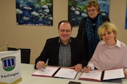 Gemeinde und Gemeindewerk Kaufungen unterzeichnen den Konzessionsvertrag zur Stromnetzübernahme.