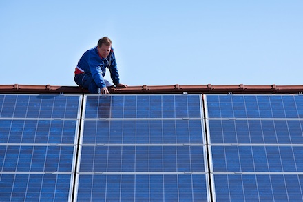 An sonnenreichen Tagen kann die Solarenergie bereits mehr als die Hälfte der Verbrauchsspitzen decken.