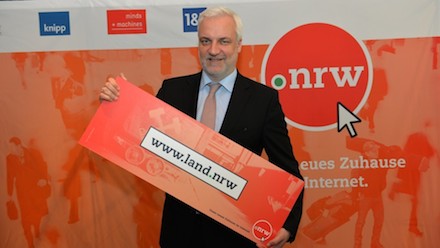 Minister Garrelt Duin präsentiert die neue Top-Level-Domain .nrw.