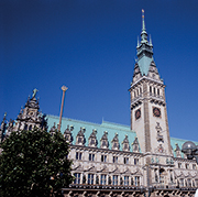 Ein Antrags- und Formular-Management soll in Hamburg den Bürgerservice umfassend optimieren – auch aufseiten der Verwaltungsmitarbeiter.
