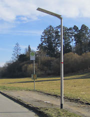 Ob in Parkanlagen oder an Bushaltestellen – die ECOXSOLAR kommt bis zu fünf Tage ohne Sonnenlicht aus.
