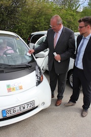 Die Elektrofahrzeuge des Pilotprojekts M.O.V.E lassen sich einfach per E-Car-Sharing-Karte öffnen.