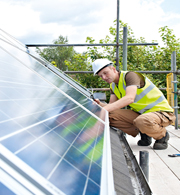 Das White-Label-Angebot von E.ON beinhaltet auch die komplette Installation und Betreuung der Solaranlagen.
