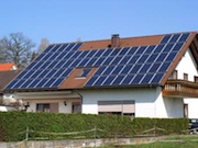 Die Stadtwerke Energie Jena-Pößneck bieten ihren Kunden Photovoltaikanlagen zum Kaufen oder Pachten an.