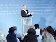 Staatssekretär Rainer Baake: „Der Strommarkt 2.0 gewährleistet Versorgungssicherheit, ist kostengünstiger als ein Kapazitätsmarkt.“