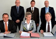 Nach langen Verhandlungen haben die Stadtwerke Hemer und das Unternehmen RWE den Vertrag zur Übernahmen des städtischen Stromnetzes unterzeichnet.