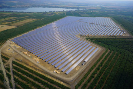 Mitte Oktober 2015 hat RWE eine 16 Megawatt-Photovoltaikanlage nordöstlich der Ungarischen Hauptstadt Budapest in Betrieb genommen.