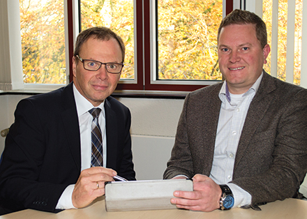 Bernhard Möller ist stellvertretender Geschäftsführer bei ITEBO (l.) und Gero Illemann, dort im Bürger-Management tätig.