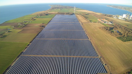 Solarpark Lerchenborg: Auf einer Fläche von über 80 Hektar wurden fast 250.000 Solarmodule und zirka 1.750 Wechselrichter verbaut.