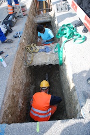 Werden Straßen neu gebaut oder saniert, lassen sich Kosten sparen, wenn gleichzeitig Leerrohre für Glasfasernetze verlegt werden.