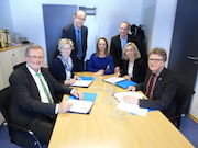 Die Verträge für den Aufbau eines Glasfasernetzes in vier Gemeindes des Kreises Steinfurt wurden jetzt unterzeichnet.