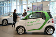 Auf der Messe new mobility werden aktuelle Elektroautos ausgestellt.