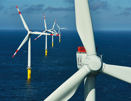 Der erste rein kommunale Offshore-Windpark in der Nordsee ist mit 40 Anlagen und einer Leistung von 200 Megawatt in Betrieb gegangen.